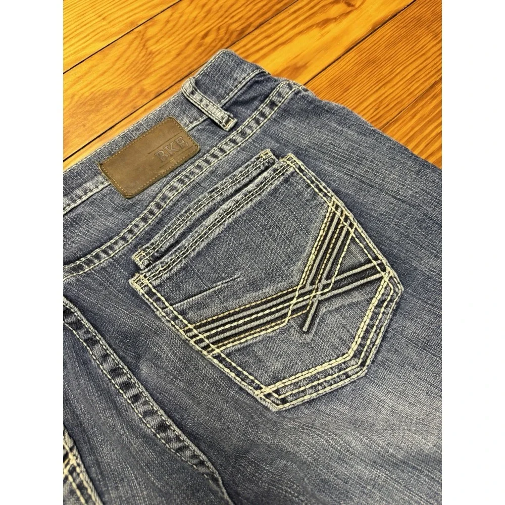 BKE Buckle Jeans Mens 36R Derek Bootleg Medium Wash Denim Western Denim